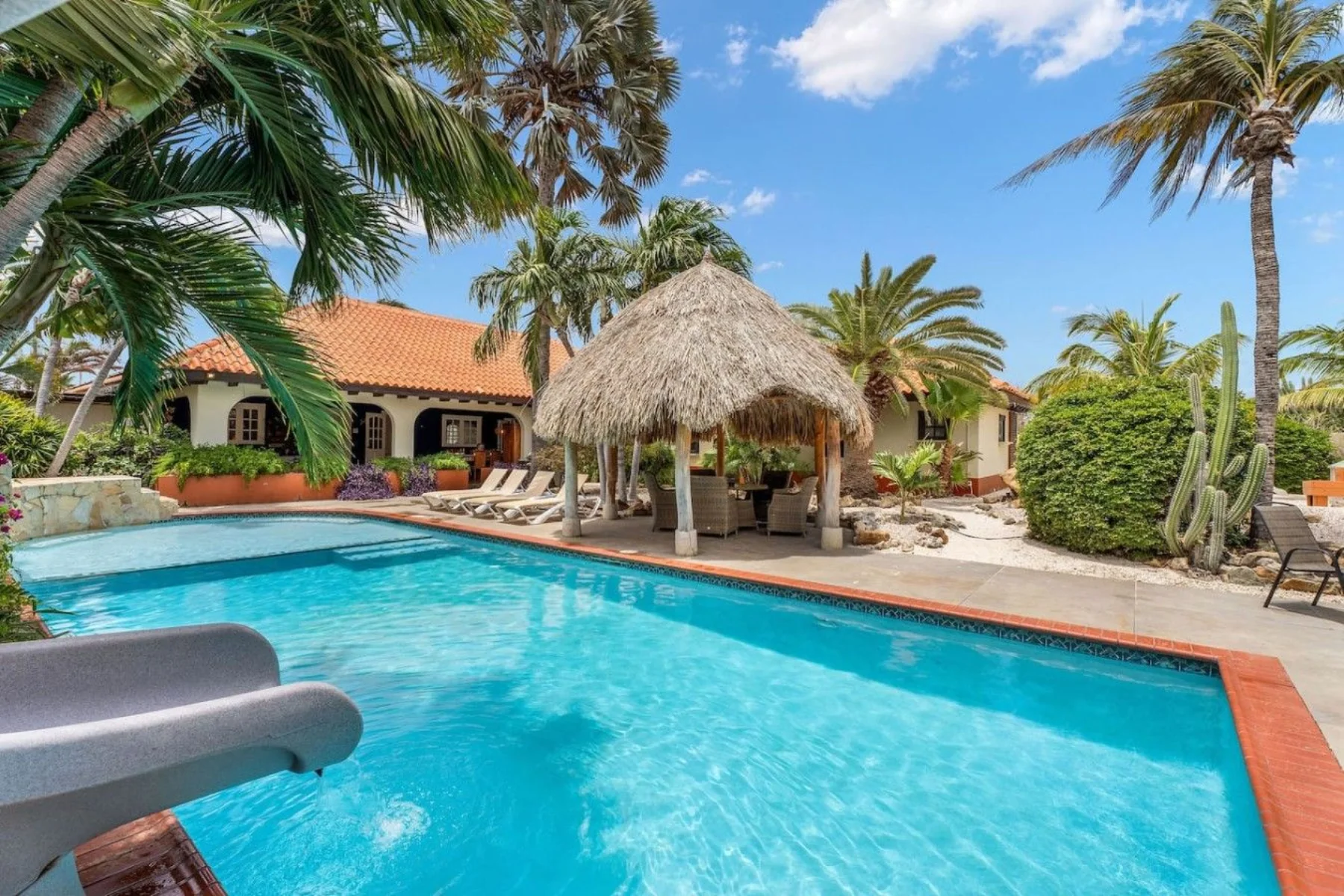Villa Nirvana private pool, palapa and tropical garden in Aruba